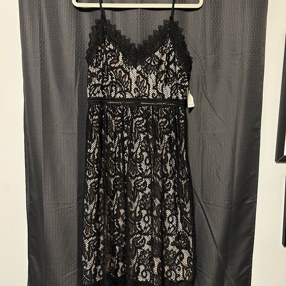NEW Altar’d State Midi Length Adjustable Strap Black Lace Dress Women’s Sz Large - Picture 2 of 9